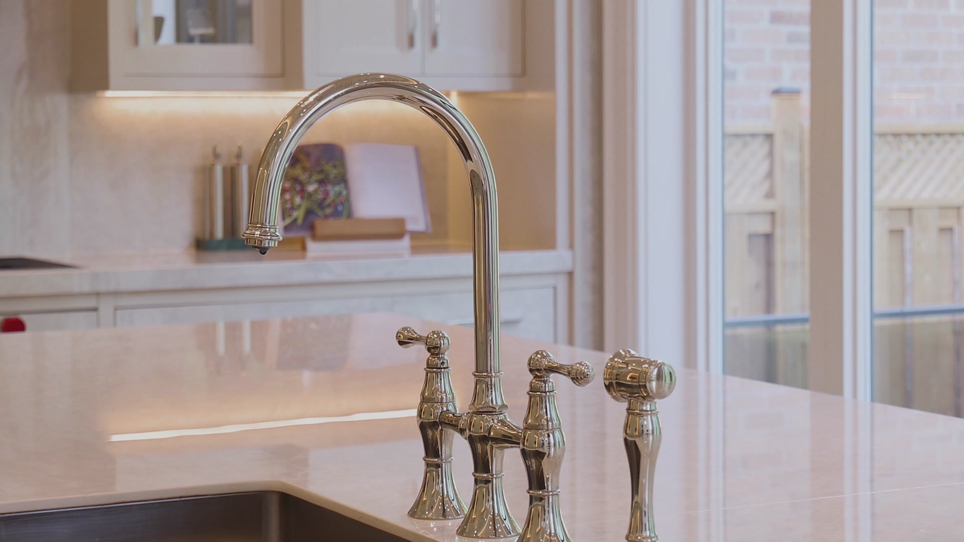 Bridge faucet in polished nickel